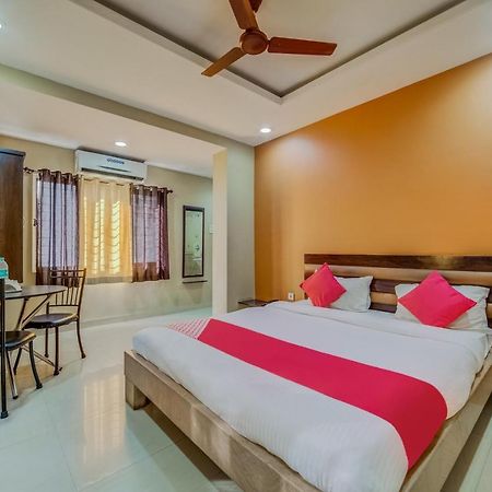 Oyo 18431 Hotel Celestee Grand Hyderabad Eksteriør bilde