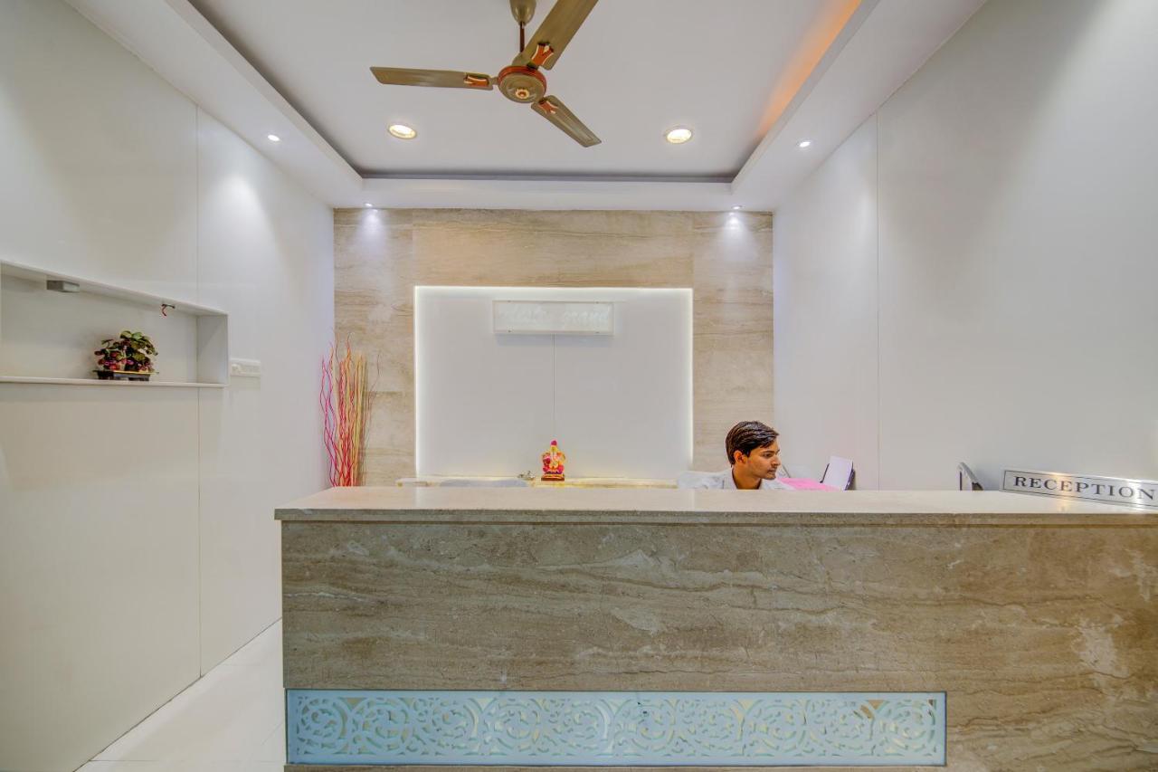 Oyo 18431 Hotel Celestee Grand Hyderabad Eksteriør bilde