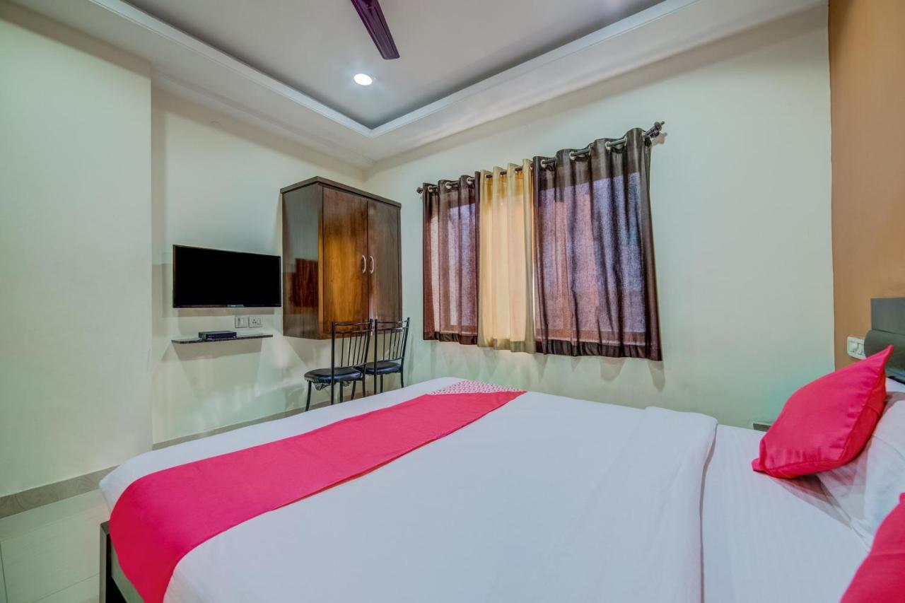 Oyo 18431 Hotel Celestee Grand Hyderabad Eksteriør bilde
