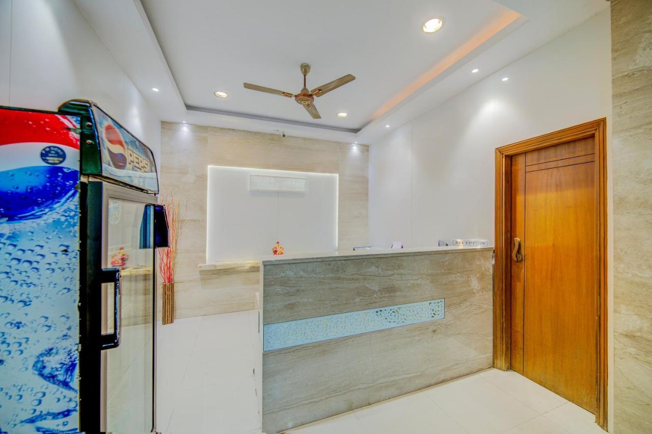 Oyo 18431 Hotel Celestee Grand Hyderabad Eksteriør bilde