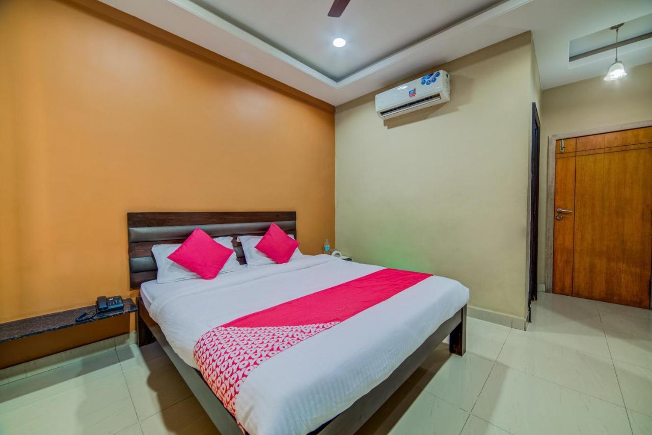 Oyo 18431 Hotel Celestee Grand Hyderabad Eksteriør bilde