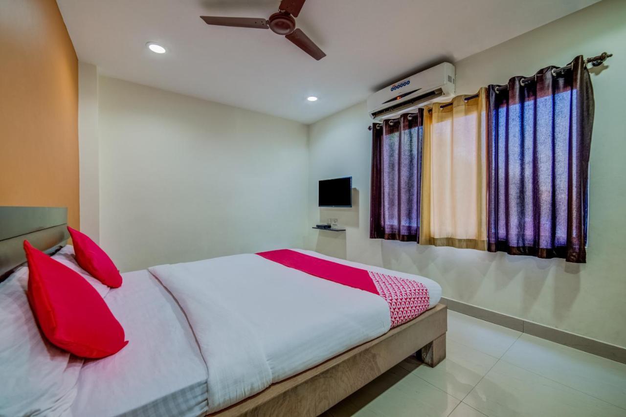 Oyo 18431 Hotel Celestee Grand Hyderabad Eksteriør bilde