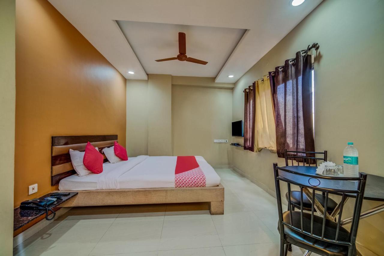 Oyo 18431 Hotel Celestee Grand Hyderabad Eksteriør bilde