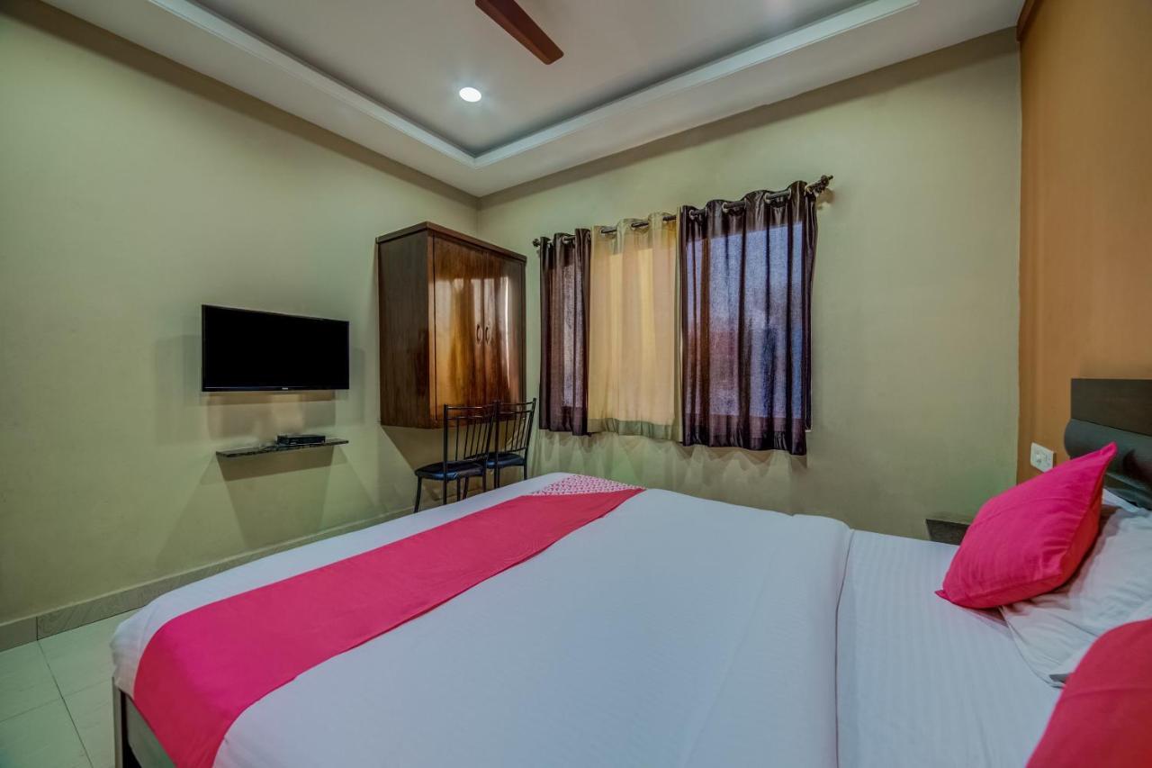 Oyo 18431 Hotel Celestee Grand Hyderabad Eksteriør bilde