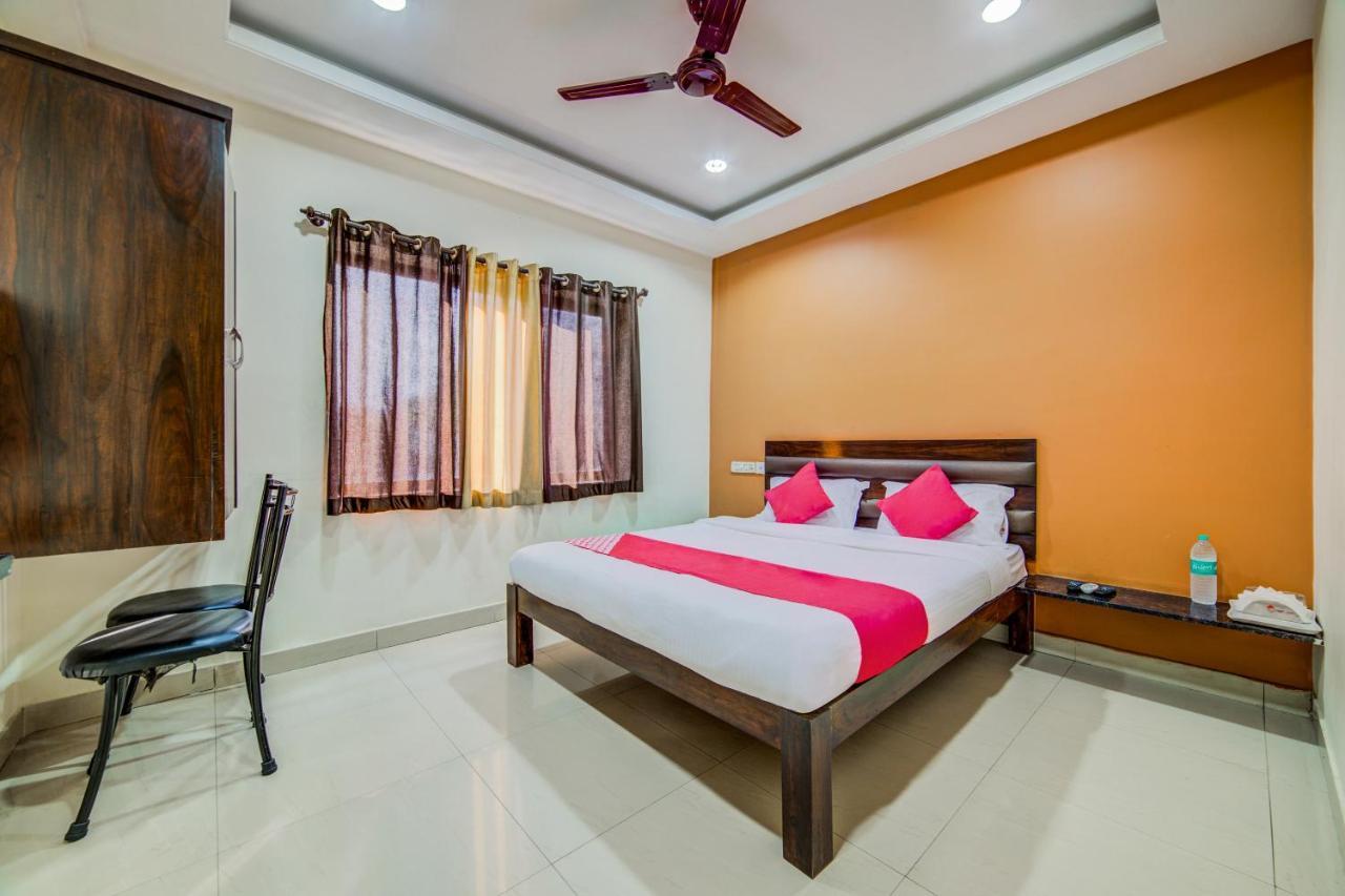 Oyo 18431 Hotel Celestee Grand Hyderabad Eksteriør bilde