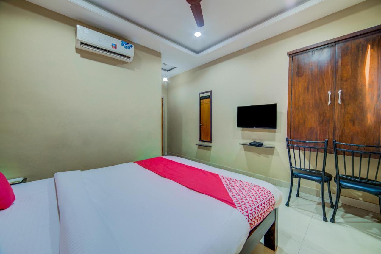 Oyo 18431 Hotel Celestee Grand Hyderabad Eksteriør bilde