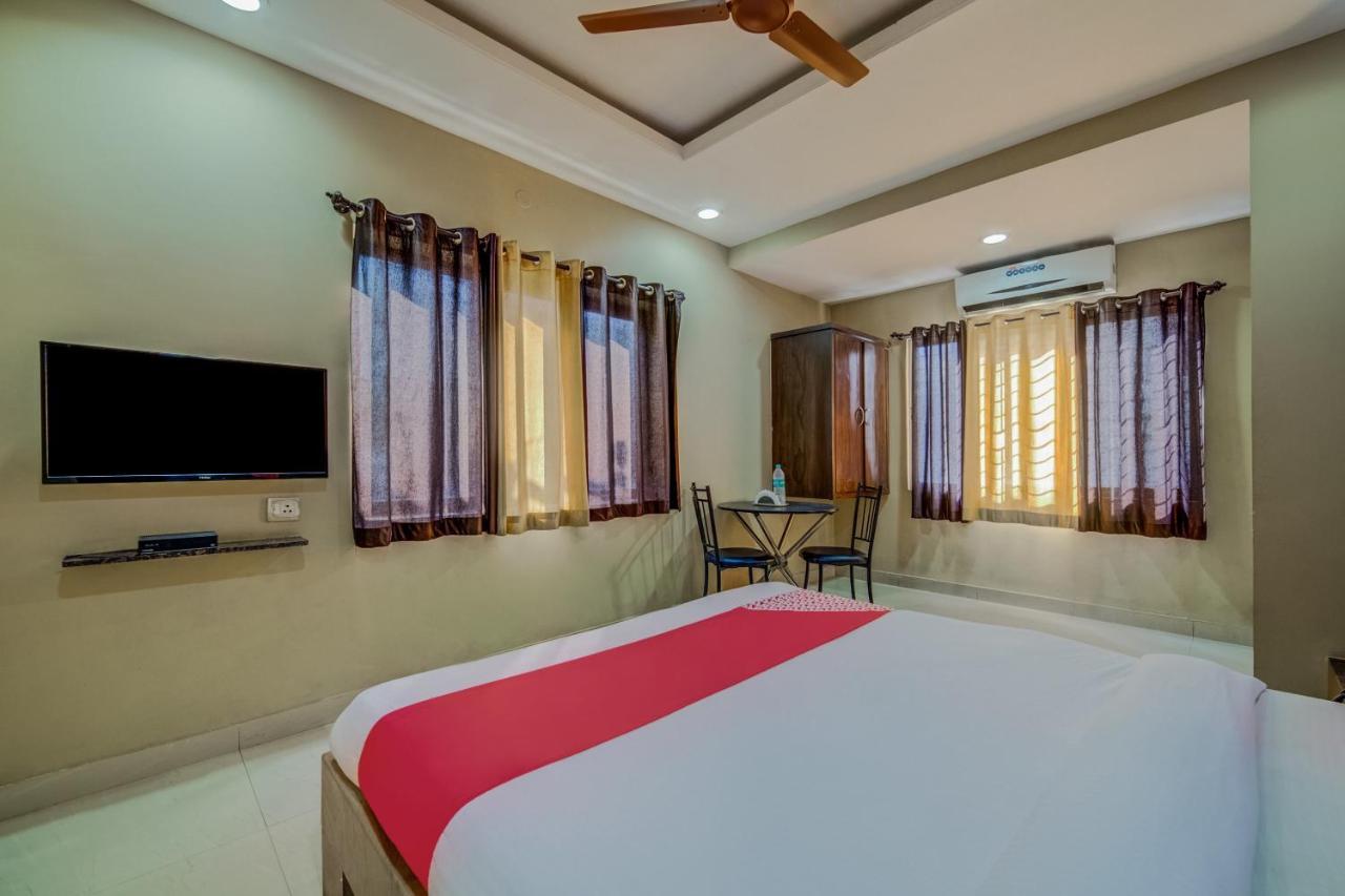 Oyo 18431 Hotel Celestee Grand Hyderabad Eksteriør bilde