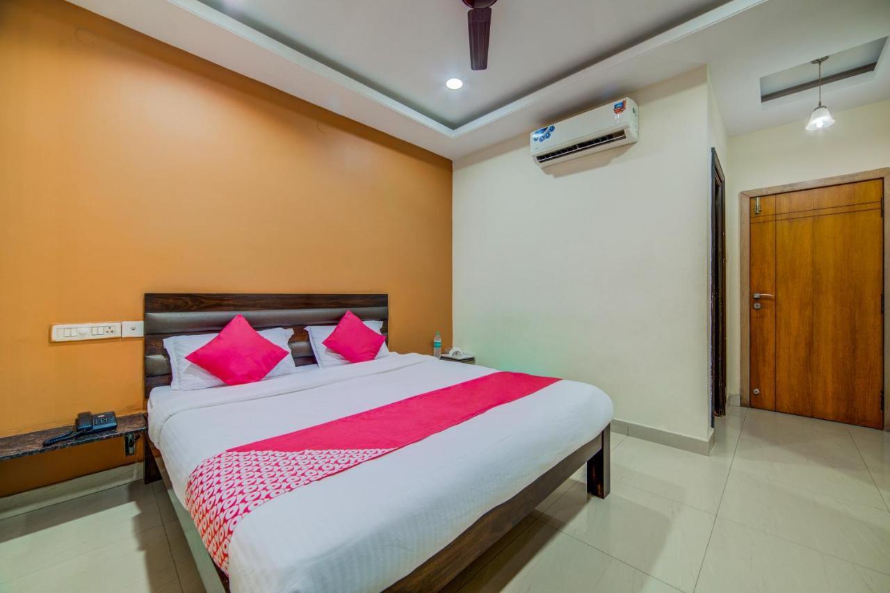 Oyo 18431 Hotel Celestee Grand Hyderabad Eksteriør bilde
